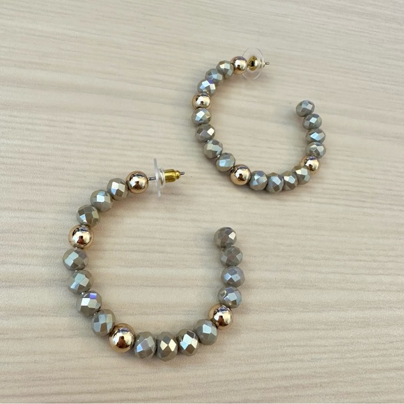 Market & Spruce - Metal Acrylic Beaded Hoop Earrings - Picture 4 of 4